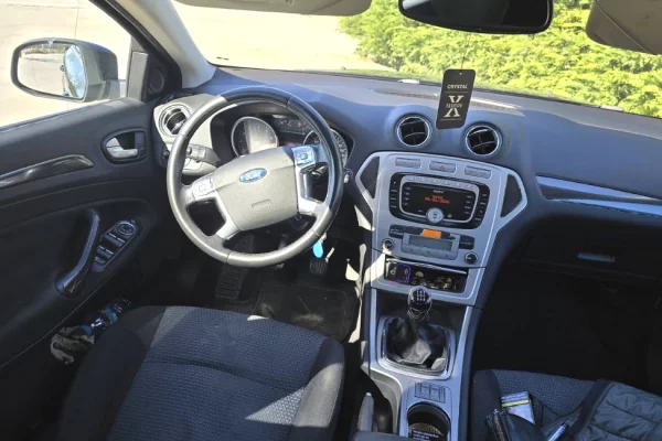 Auto in Vendita a Tirana, Ford, 2008 gasoline-gas,Kambio Automatik Pagamento 3,800  Euro.