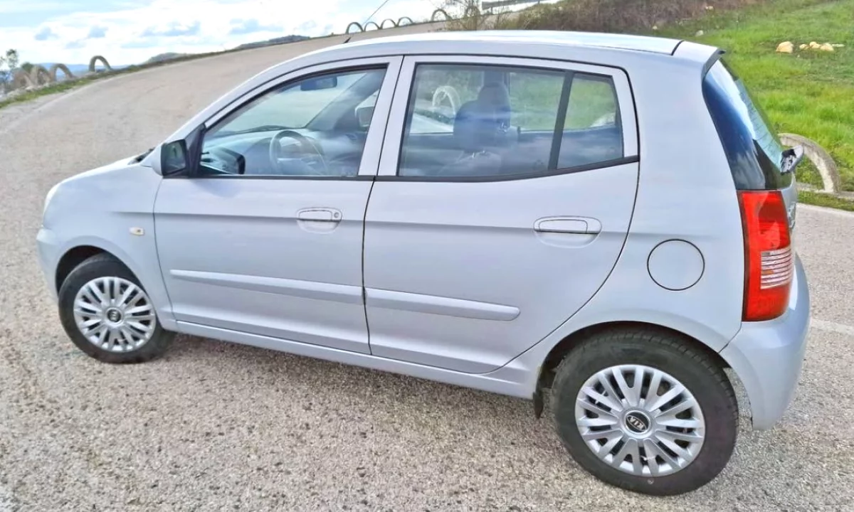 Makina ne shitje ne Tirane, KIA, 2006 Diesel,Kambio Automatik Pagesa 3,500  Euro.