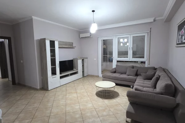 Shtepi me qera Apartament ne Tirane, 2+1, Mobilimi E mobiluar, Pagesa 550  Euro.