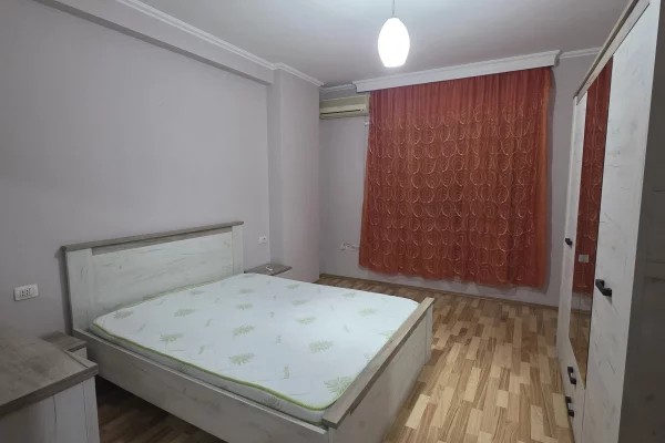 Shtepi me qera Apartament ne Tirane, 2+1, Mobilimi E mobiluar, Pagesa 550  Euro.