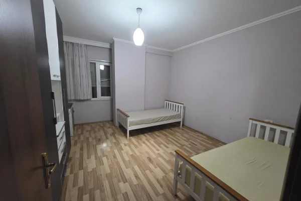 Shtepi me qera Apartament ne Tirane, 2+1, Mobilimi E mobiluar, Pagesa 550  Euro.