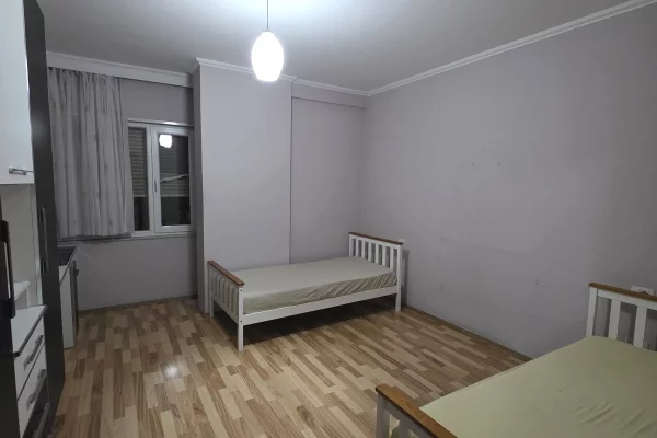 Shtepi me qera Apartament ne Tirane, 2+1, Mobilimi E mobiluar, Pagesa 550  Euro.