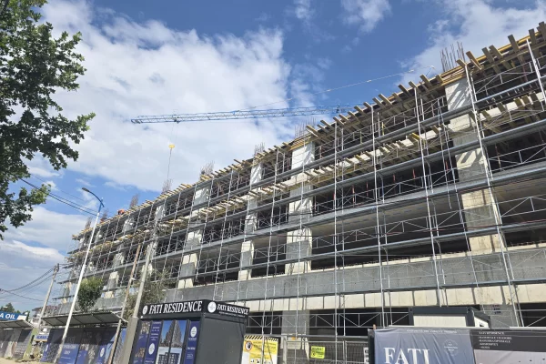 Shtepi ne shitje Apartament ne Tirane, 1+1, Mobilimi Bosh, pa mobiluar, Pagesa 73,000  Euro.