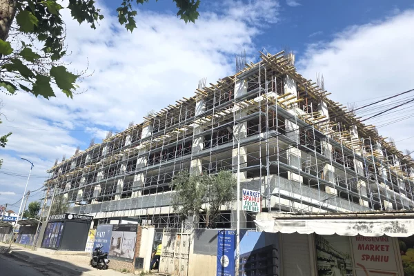 Shtepi ne shitje Apartament ne Tirane, 1+1, Mobilimi Bosh, pa mobiluar, Pagesa 73,000  Euro.