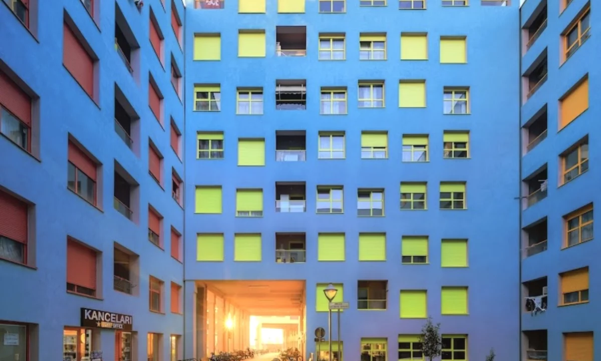 Shtepi ne shitje Apartament ne Tirane, Garsoniere, Mobilimi E mobiluar, Pagesa 64,000  Euro.