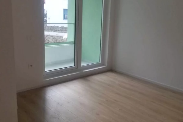 Shtepi ne shitje Apartament ne Tirane, 1+1, Mobilimi Bosh, pa mobiluar, Pagesa 87,000  Euro.