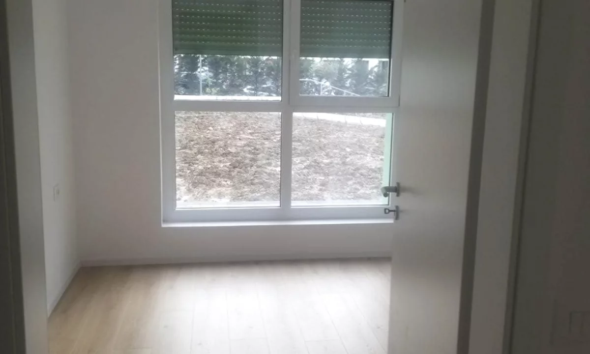 Shtepi ne shitje Apartament ne Tirane, 1+1, Mobilimi Bosh, pa mobiluar, Pagesa 87,000  Euro.