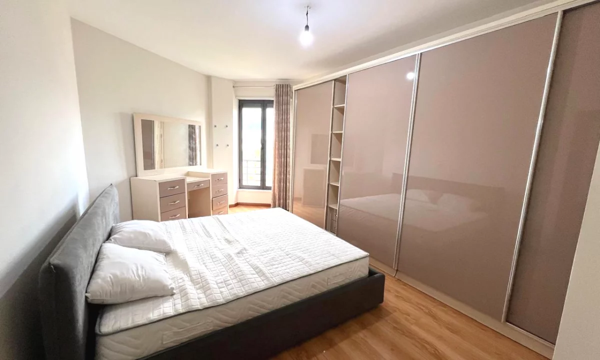 Shtepi me qera Apartament ne Tirane, 2+1, Mobilimi E mobiluar, Pagesa 70,000  Leke.