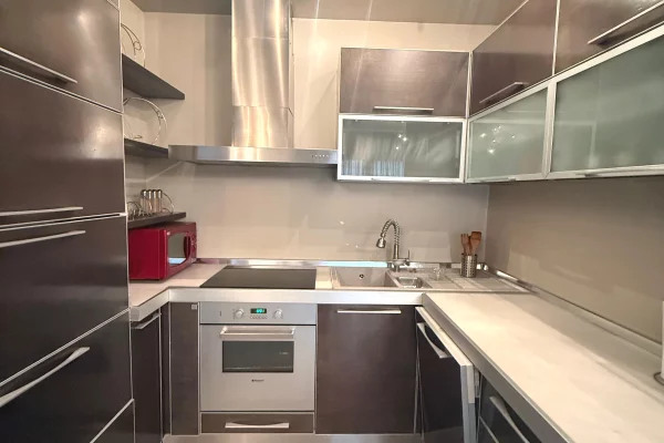 Shtepi me qera Apartament ne Tirane, 2+1, Mobilimi E mobiluar, Pagesa 750  Euro.