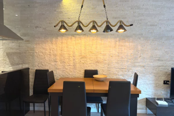 Shtepi me qera Apartament ne Tirane, 2+1, Mobilimi E mobiluar, Pagesa 1,000  Euro.