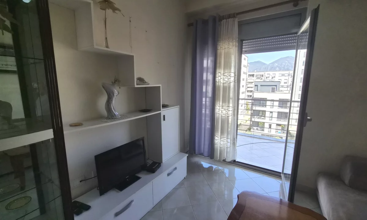 Shtepi ne shitje Apartament ne Tirane, 1+1, Mobilimi E mobiluar, Pagesa 115,000  Euro.