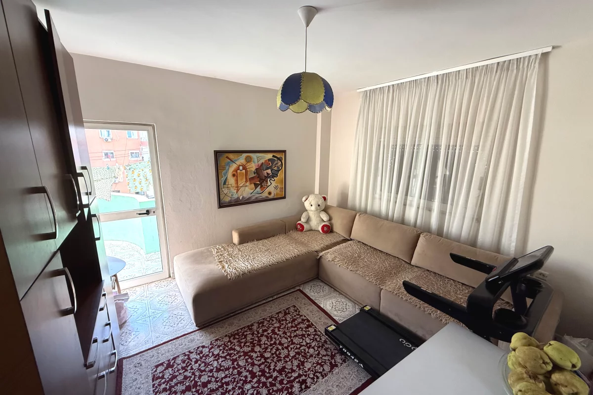 Shtepi ne shitje Apartament ne Tirane, 2+1, Mobilimi E mobiluar, Pagesa 240,000  Euro.