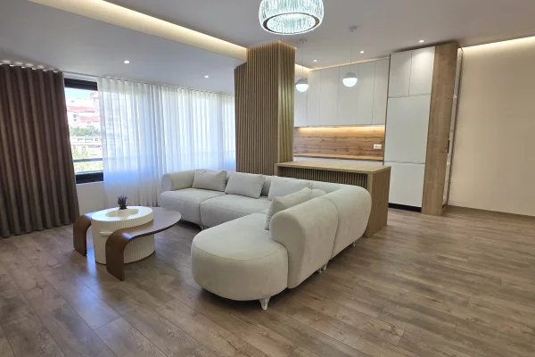Shitet Apartament 2+1 tek Liqeni i Thate