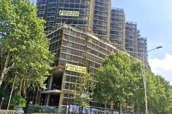 Shtepi ne shitje Apartament ne Tirane, Garsoniere, Mobilimi Bosh, pa mobiluar, Pagesa 72,700  Euro.