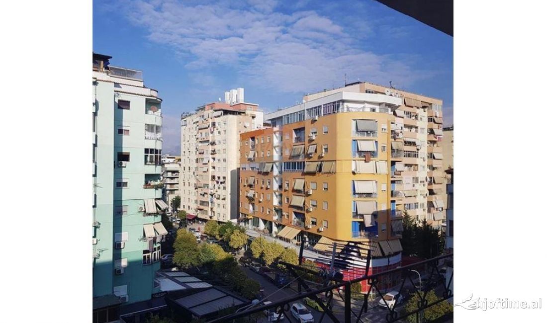 Dyqan Per Shitje Tek Komuna E Parisit