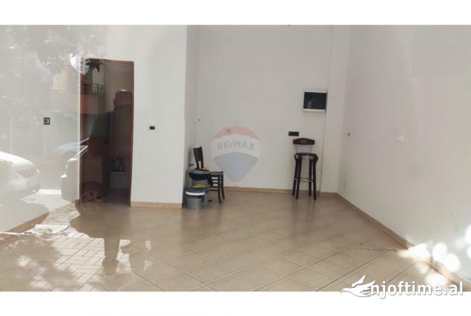 Ambiente Commerciale in Vendita 1+1 a Tirana - 75,000 Euro