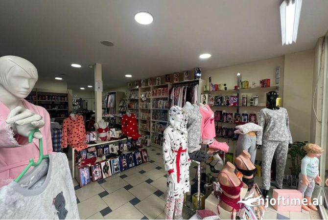 Ambiente Commerciale in Affitto 1+1 a Tirana - 1,500 Euro