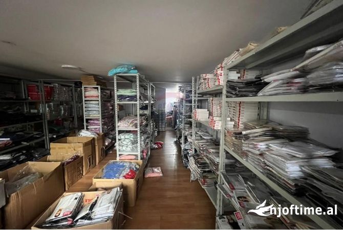 Ambiente Commerciale in Affitto 1+1 a Tirana - 1,500 Euro
