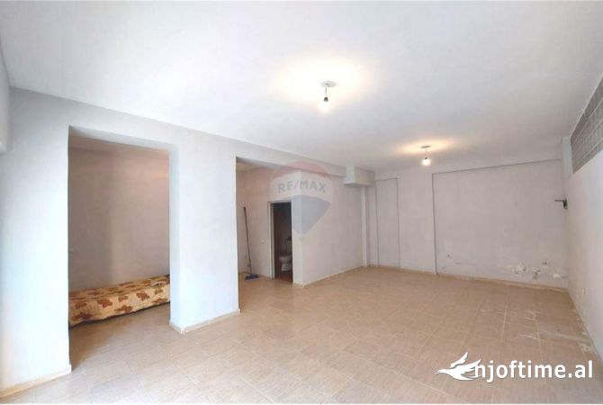 Ambiente Commerciale in Vendita 1+1 a Tirana - 88,000 Euro
