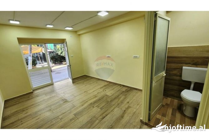 Ambiente Commerciale in Affitto 1+1 a Tirana - 47,000 Leke