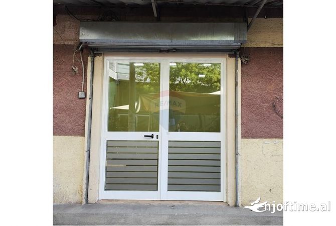 Ambiente Commerciale in Affitto 1+1 a Tirana - 47,000 Leke