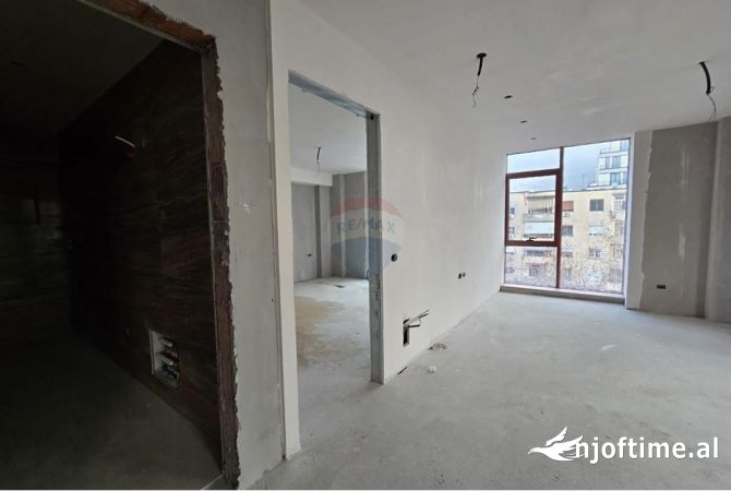 Ambiente Commerciale in Affitto 3+1 a Tirana - 1,500 Euro