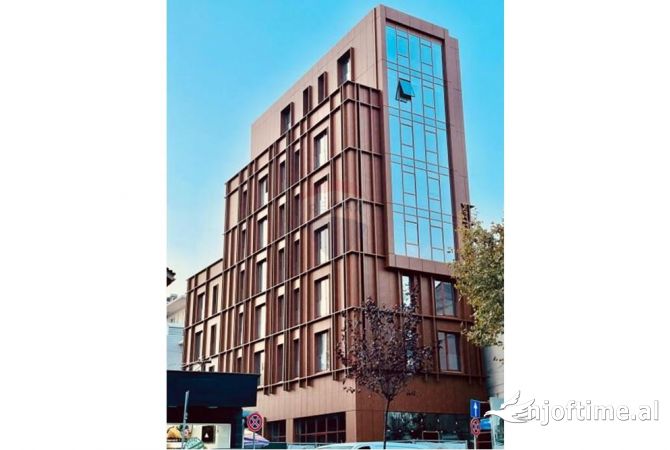 Ambiente Commerciale in Affitto 3+1 a Tirana - 1,500 Euro