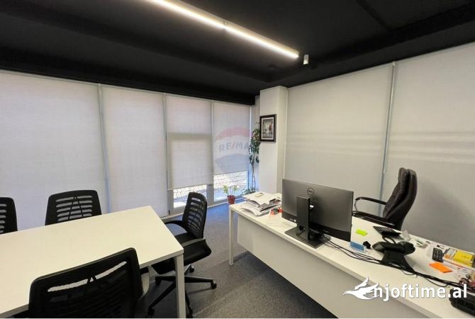 Ambiente Commerciale in Affitto 3+1 a Tirana - 1,100 Euro