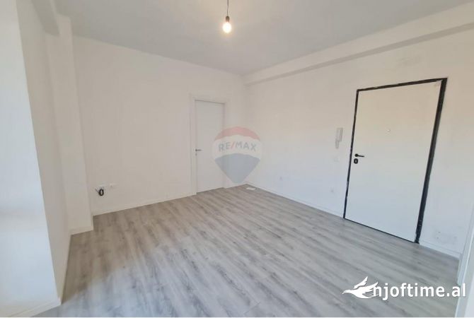 Ambiente Commerciale in Affitto 3+1 a Tirana - 600 Euro
