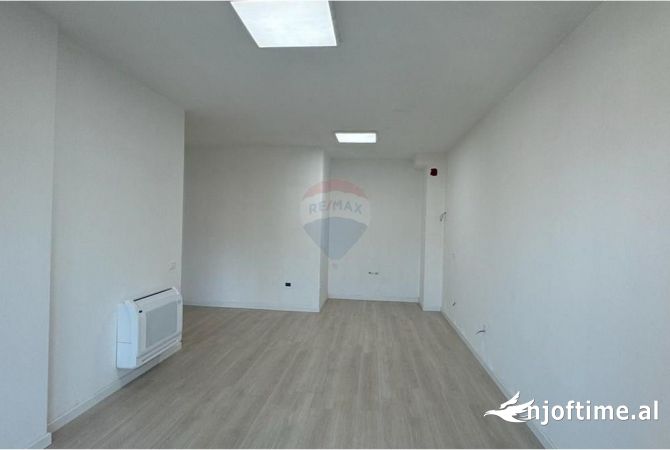 Ambiente Commerciale in Affitto 1+1 a Tirana - 700 Euro