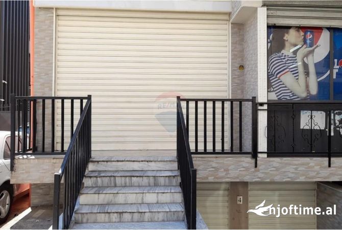 Ambiente Commerciale in Affitto 3+1 a Tirana - 500 Euro