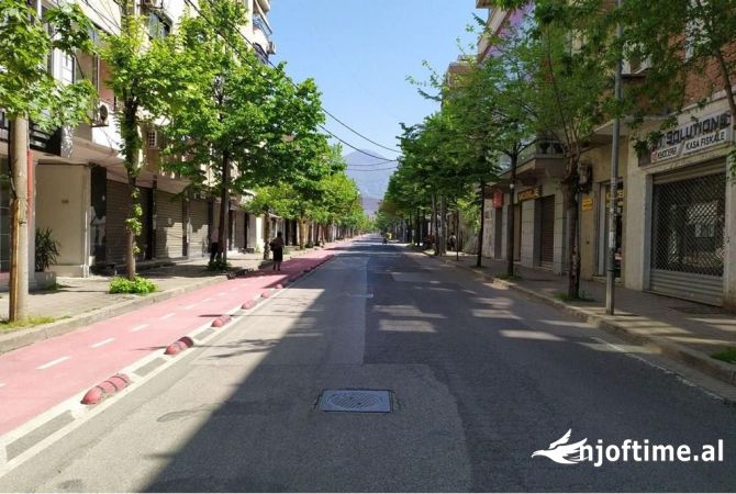 Ambiente Commerciale in Affitto 1+1 a Tirana - 45,000 Leke