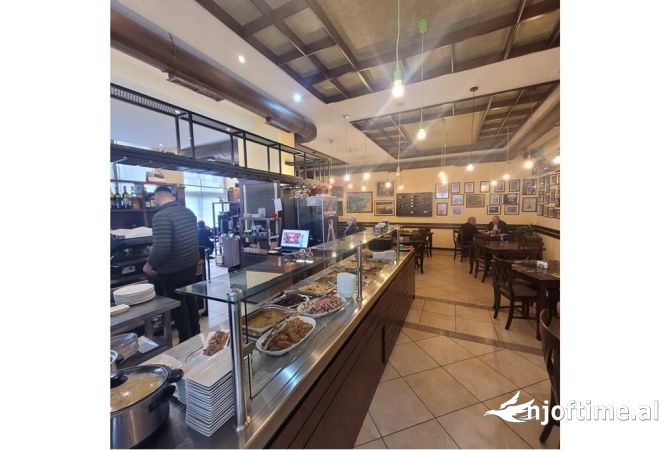 Ambiente Commerciale in Affitto 2+1 a Tirana - 2,000 Euro