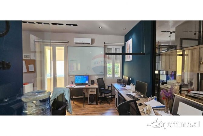 Ambiente Commerciale in Affitto 3+1 a Tirana - 1,700 Euro
