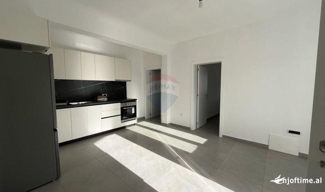 Shtepi me qera Apartament ne Tirane, 2+1, Mobilimi Pjeserisht e mobiluar, Pagesa 250  Euro.