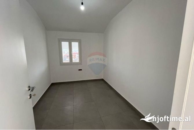 Shtepi me qera Apartament ne Tirane, 2+1, Mobilimi Pjeserisht e mobiluar, Pagesa 250  Euro.