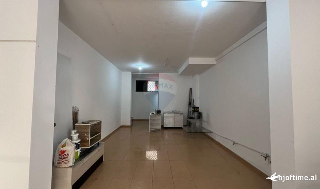 Shitet ambient biznesi ne Rrugen Rrapo Hekali.