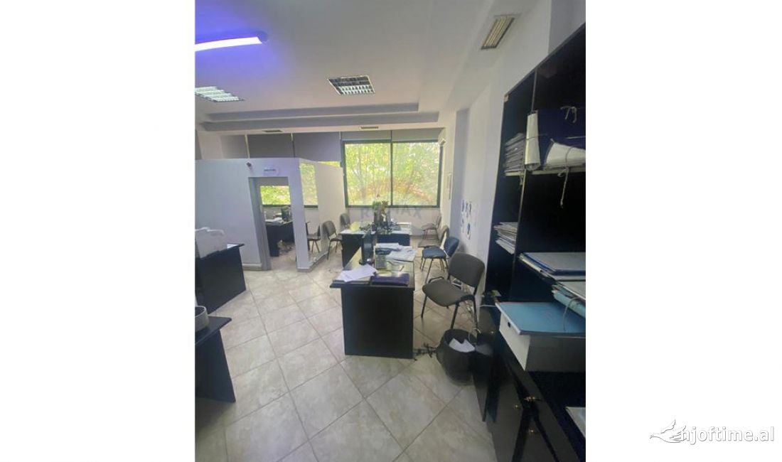 Ambient Komercial ne Shitje, 21 Dhjetori