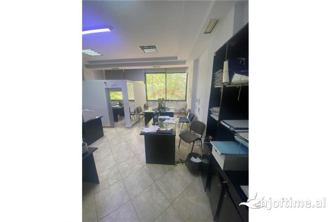 Ambient Komercial ne Shitje, 21 Dhjetori