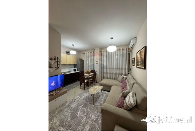 Shtepi me qera Apartament ne Tirane, 1+1, Mobilimi E mobiluar, Pagesa 450  Euro.