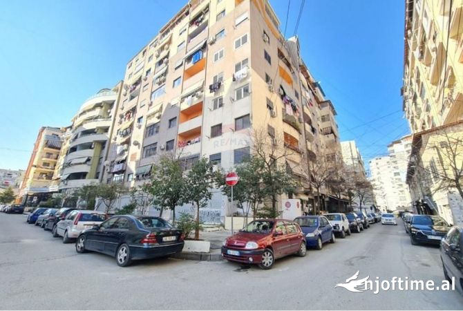 Shitet njësi biznesi – Komuna e Parisit, Tiranë