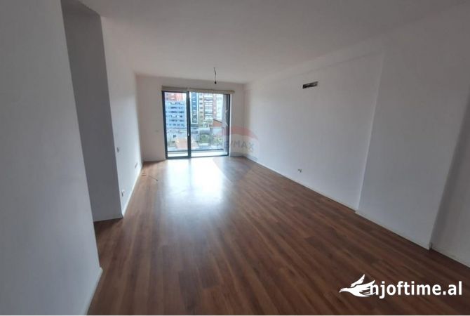 Apartament 2+1+2 me qera tek pallati EGLO ne Astir