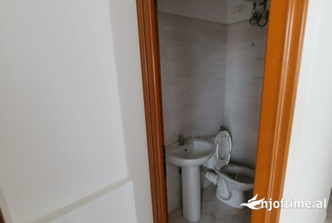 Qira ,ambient per zyra,call center,afer qendres Kavaje