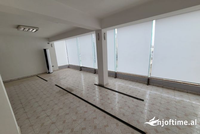 Ambiente Commerciale in Affitto 1+1 a Kavaja - 50,000 Leke