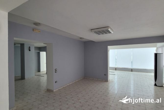 Ambiente Commerciale in Affitto 1+1 a Kavaja - 50,000 Leke