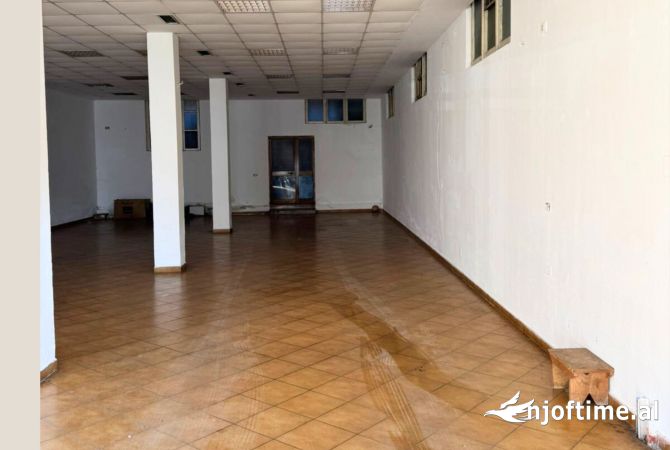 Kavaje,Qira ambjent komercial, shetitorja”Josif Budo “,te sheshi ne qender