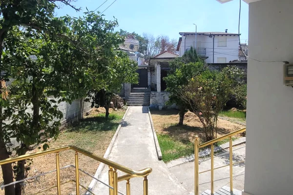 Shtepi ne shitje Shtepi Private ne Kavaje, 3+1, Mobilimi Pjeserisht e mobiluar, Pagesa 9,500,000  Leke.