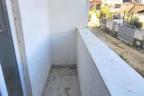 Shtepi ne shitje Apartament ne Kavaje, 1+1, Mobilimi Bosh, pa mobiluar, Pagesa 48,000  Euro.