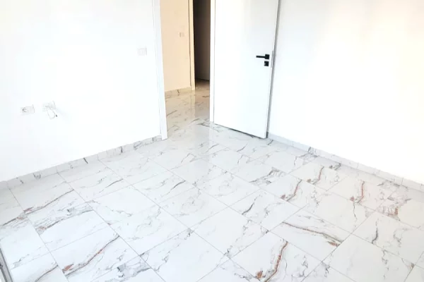 Shtepi ne shitje Apartament ne Kavaje, 1+1, Mobilimi Bosh, pa mobiluar, Pagesa 48,000  Euro.