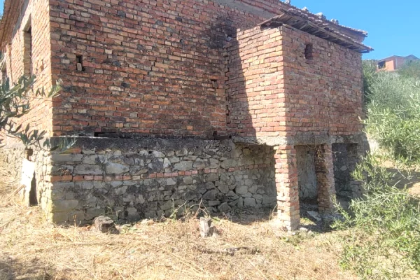 🏡 SHITET SHTEPI E VJETER ME 3500  TOKE me  ULLINJ – 6 km nga bregdeti Spillese 